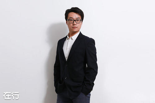 孟伟婚纱照_谢孟伟的老婆婚纱照(2)